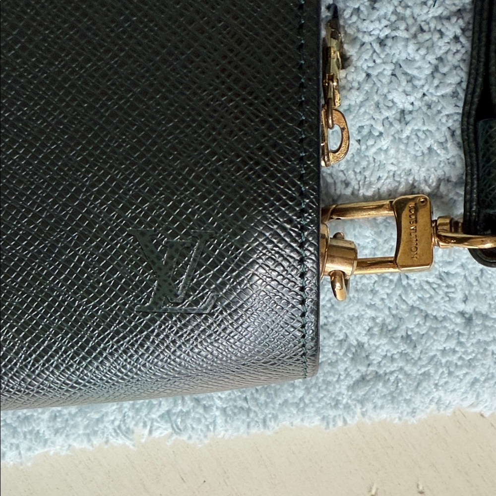 Auth LOUIS VUITTON Baikal Second Taiga Green Leather Clutch Bag France ๐๐๐ - Picture 6 of 16